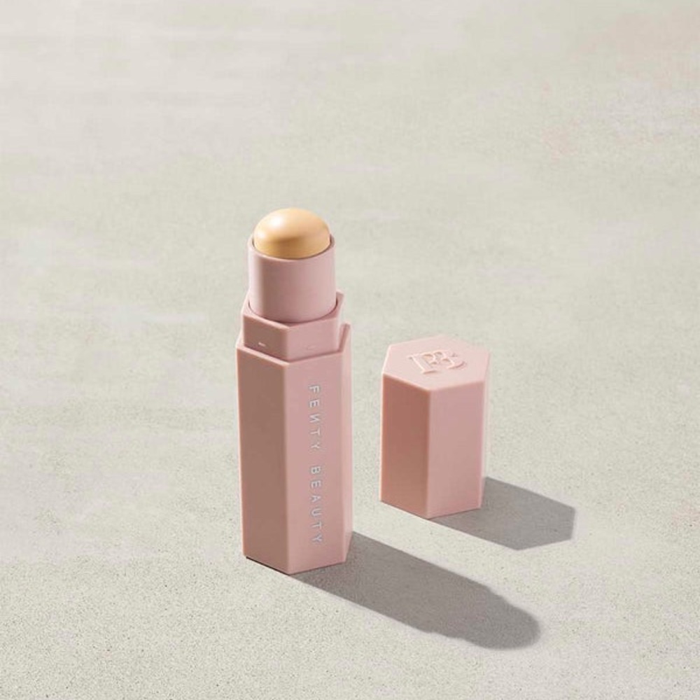 Fenty Beauty MATCH STIX CORRECTING
SKINSTICK in shade BANANA